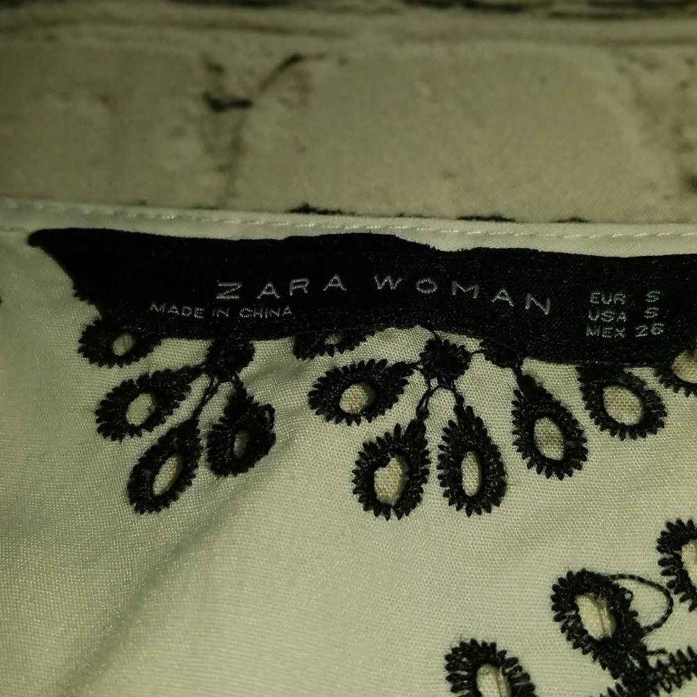 Zara Woman White/black Vneck button Up Puff sleeve Blouse Size Small EUC